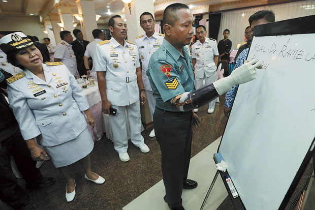 Tentara Bionik Pertama...