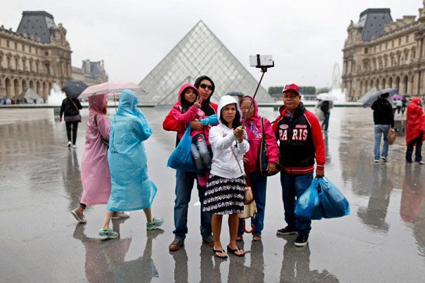 Paris Larang Penggunaan...