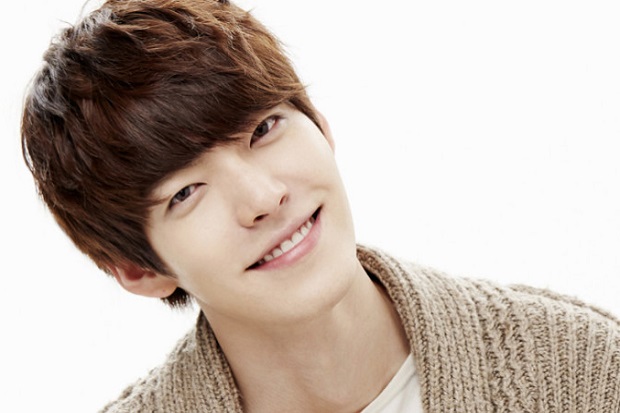 Kim Woo Bin Dilirik...