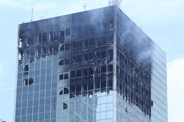 Ludes Terbakar, Karyawan...