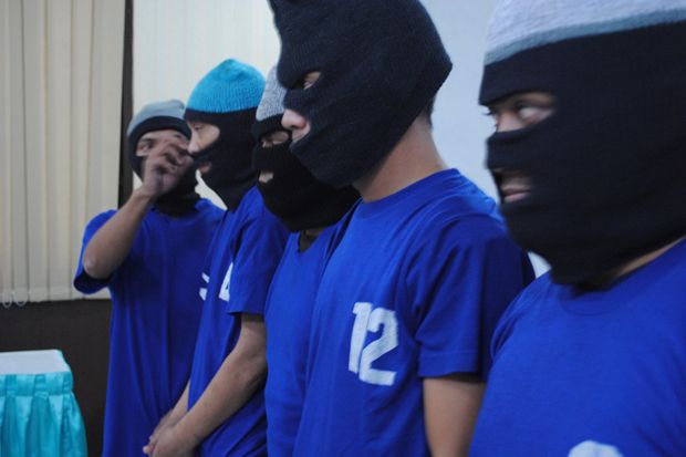 Polisi Gulung Komplotan...