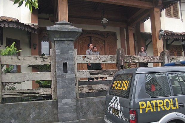 Rumah Ketua DPRD Dijaga...
