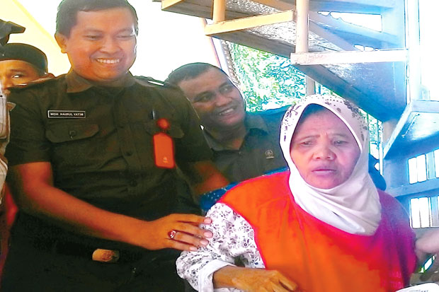 Nenek Asyani Minta Penangguhan...