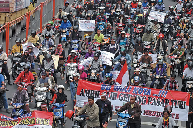 Pedagang Pasar Turi...