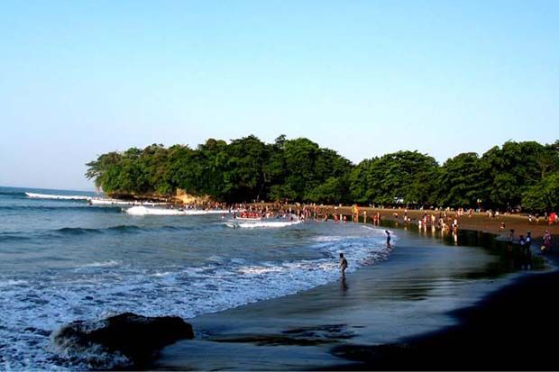 Plesir ke Pantai Batu...
