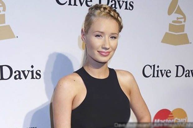 Iggy Azalea Batalkan...