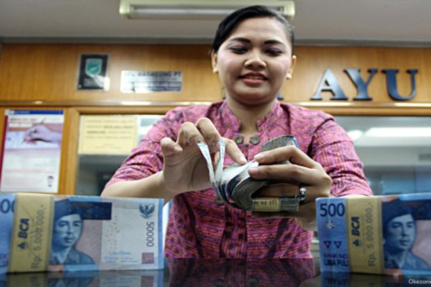 Rupiah Melorot, Bisnis...