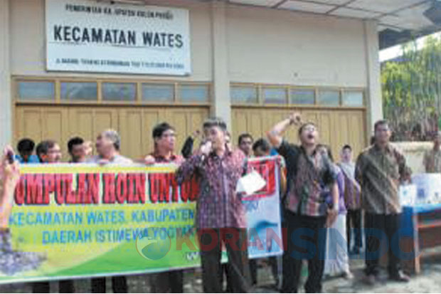 Warga Wates Galang Koin...