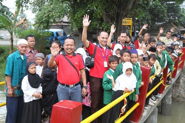 Alfamart Bangun Jembatan...
