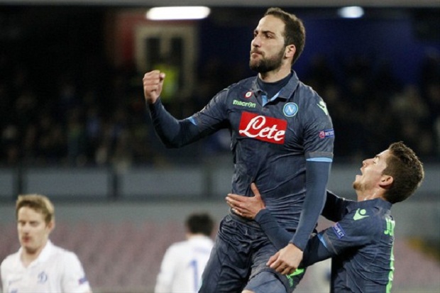 Cetak Hattrick, Benitez...