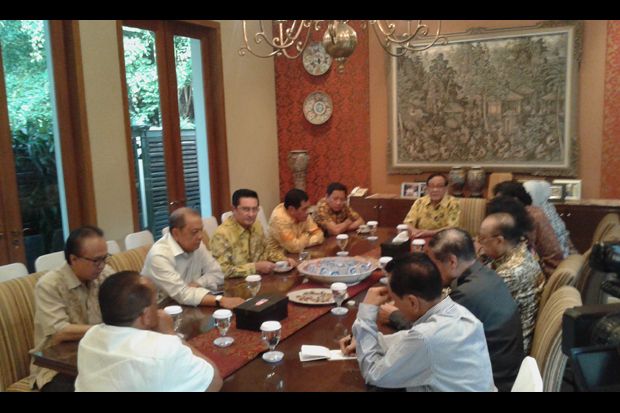Akbar Tanjung Ajak Ical...