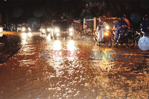 Hujan Tujuh Jam, Banjir...