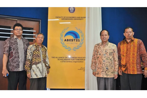 FEB Undip Raih Akreditasi...