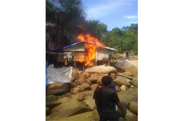 Gubuk Tempat Kumpul...
