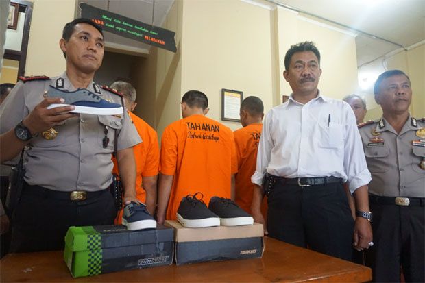 Empat Satpam Ini Curi...