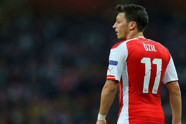 Oezil Yakin Arsenal...