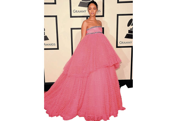 Rihanna Bekerja Sama...