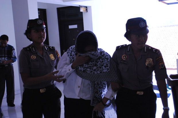 Penyiksaan Geng Wanita...