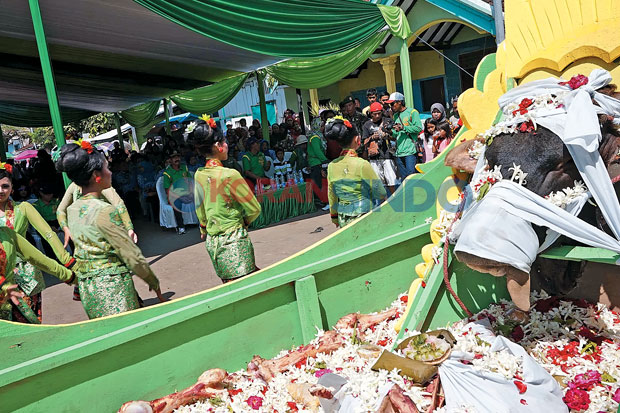 Nelayan Larung Kepala...