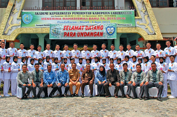 Mahasiswa Akper Jangan...