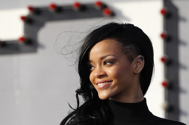 Rihanna Ingin Album...
