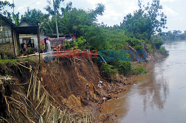 Belasan Rumah Terancam...