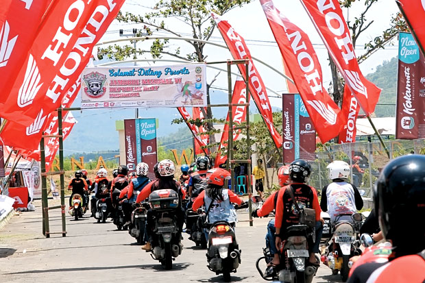Ratusan Biker Hadiri...