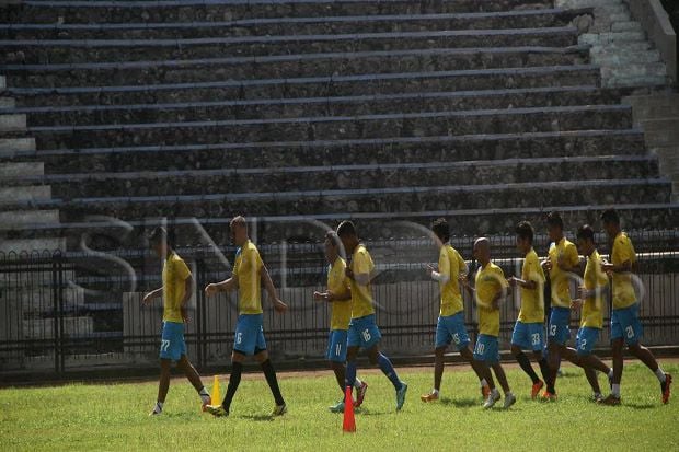Dihabisi PON Jatim,...