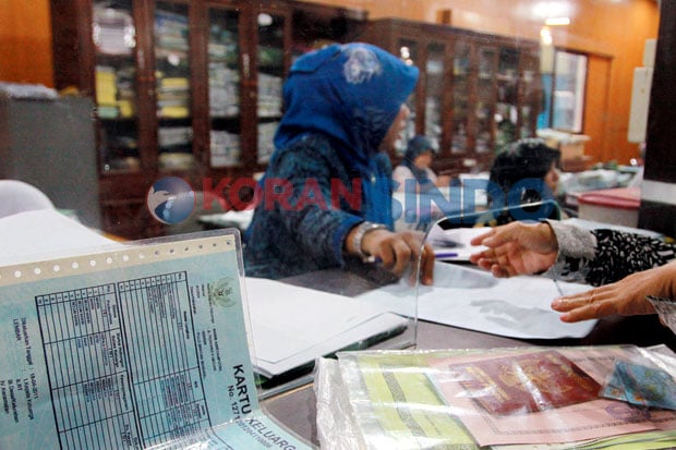 Warga Keluhkan KK Sementara