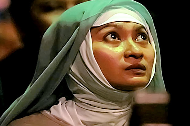 Menonton Indonesia di...