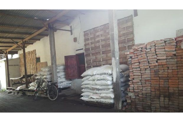 Timbun Pupuk Bersubsidi,...