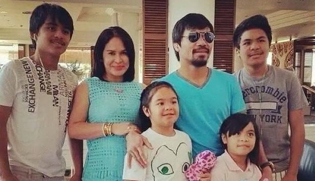 Pacquiao Boyong Keluarganya...
