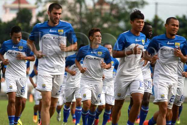 Tak Punya Striker Asing,...