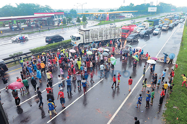 Tuntut Perbaikan JPO,...