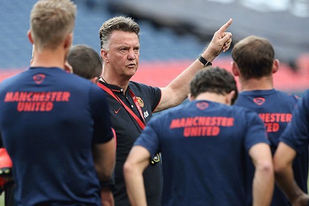 Van Gaal Jadi Wasit...