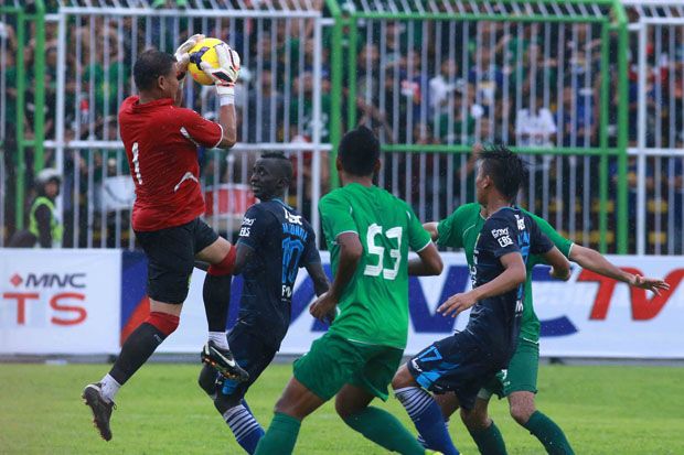 Pelatih Persebaya Curi...