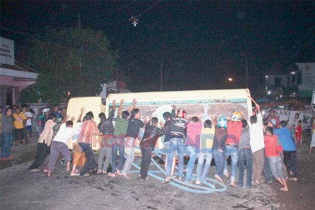 Disodok Jazz, Truk Tanki...