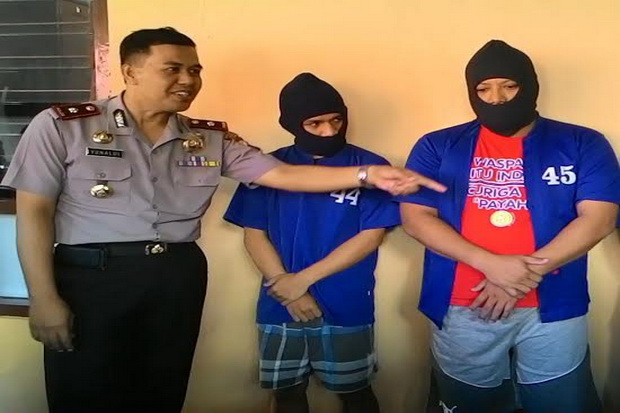 Polisi Ciduk 2 Bandar...