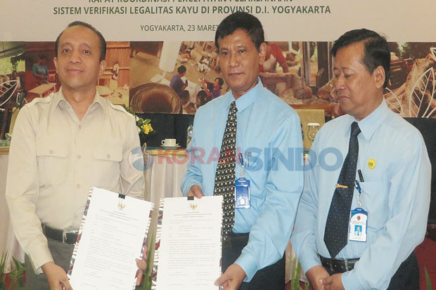 Separuh Industri Kayu...