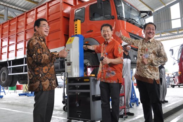 Dealer dan Truck Center...