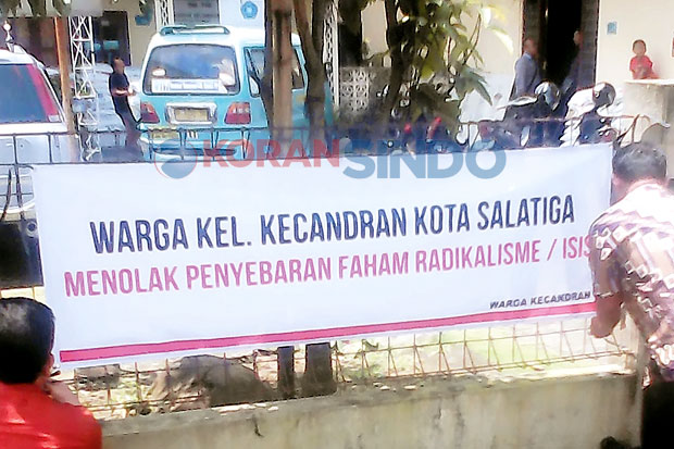 Warga Salatiga Tolak...