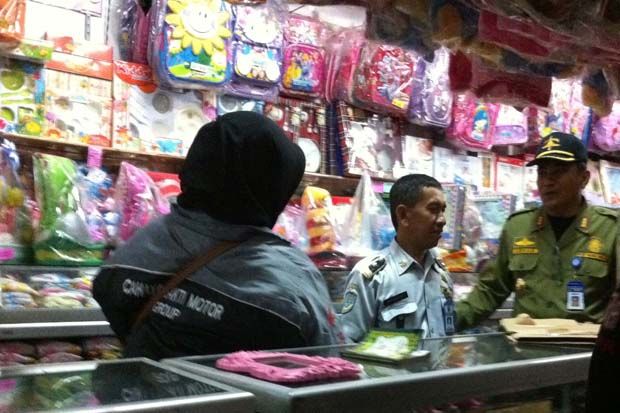 Keluyuran Saat Jam Dinas,...