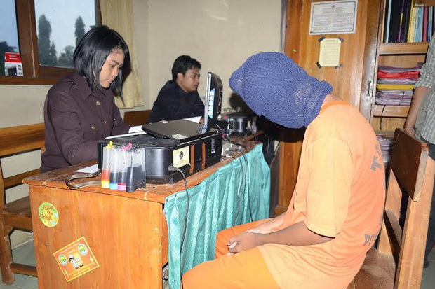 Tepergok Tiduri Gadis...