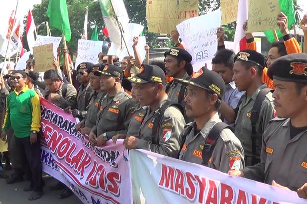 Banser Kendal Demo Tolak...