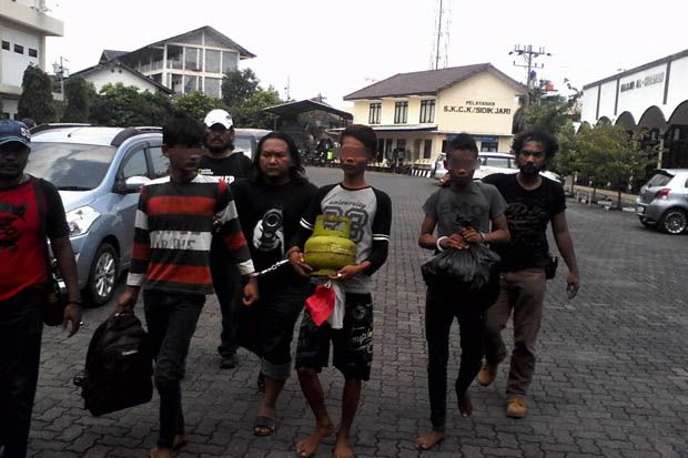 Pembunuhan Nenek Suyati,...