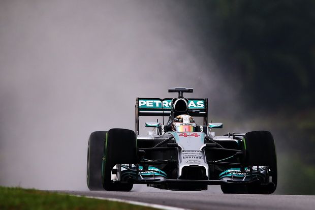 Hamilton Kejar Ketertinggalan...