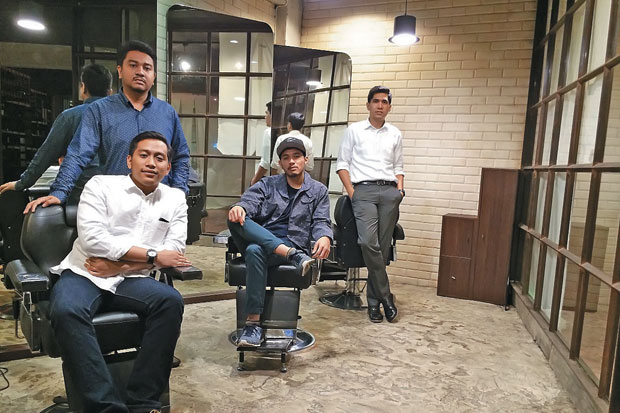 Raup Untung Lewat Barbershop
