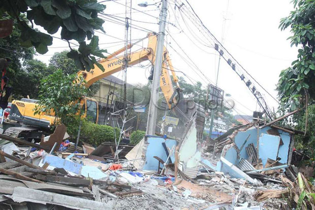 Ratusan Bangunan di...