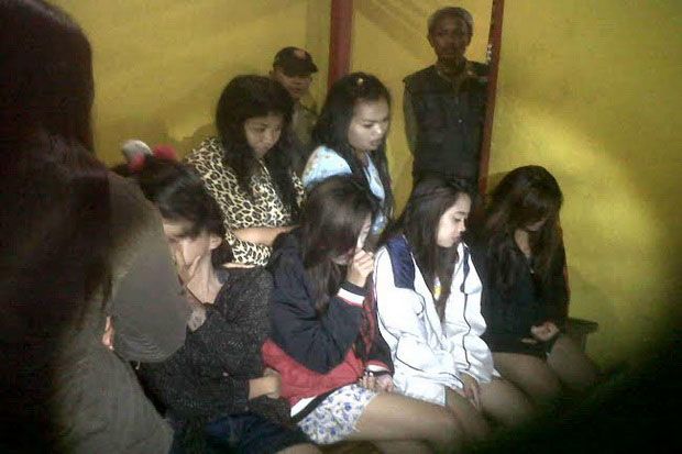 Empat Karaoke Ilegal...
