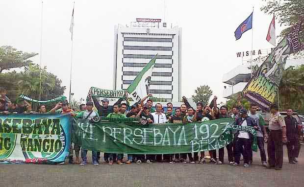 Bonek Cemaskan Hasil...
